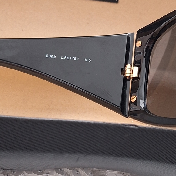 Vintage Chanel Diamond Pattern Sunglasses - Picture 4 of 8